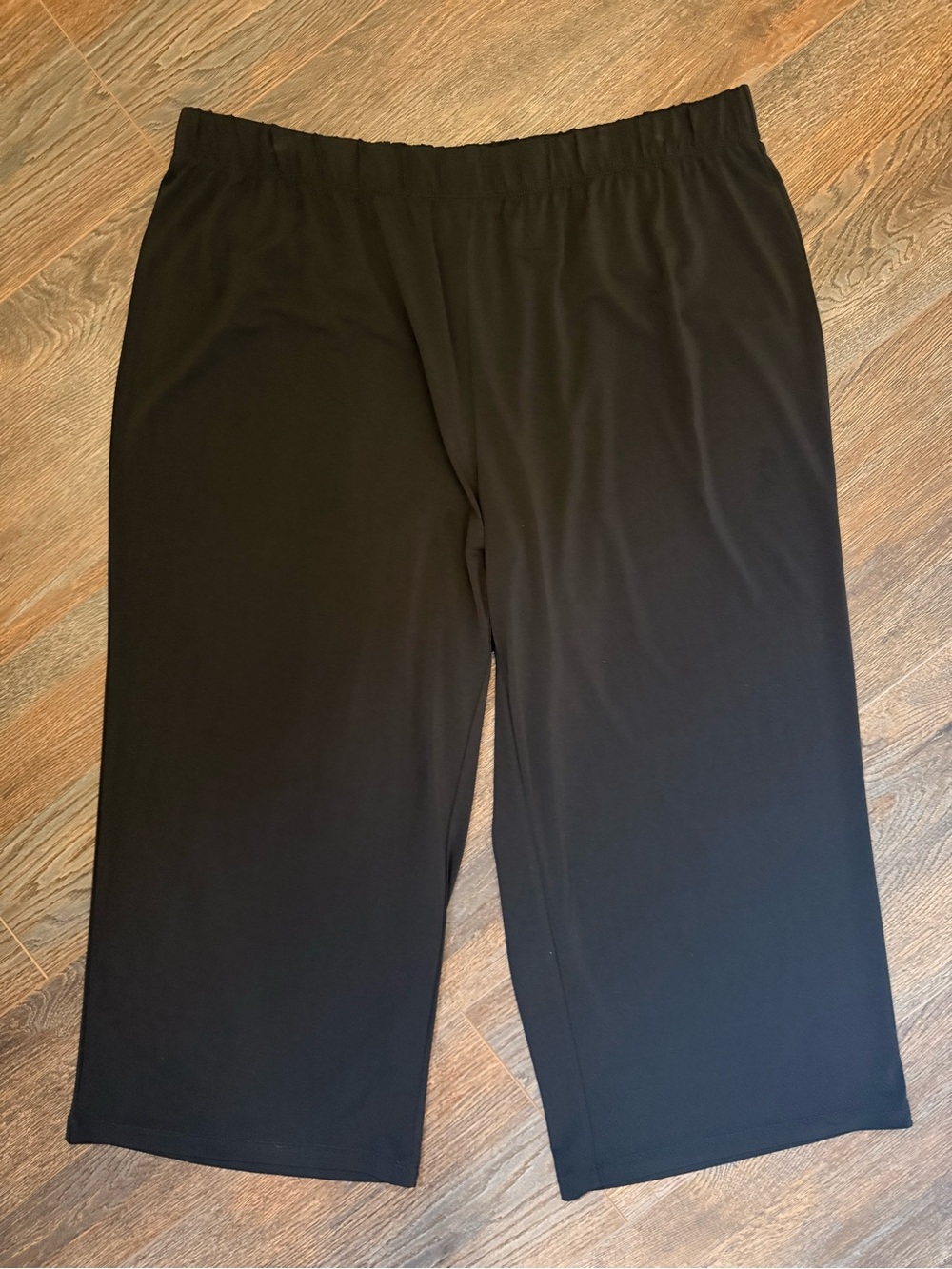 Avenue Black Wide-Leg Capris